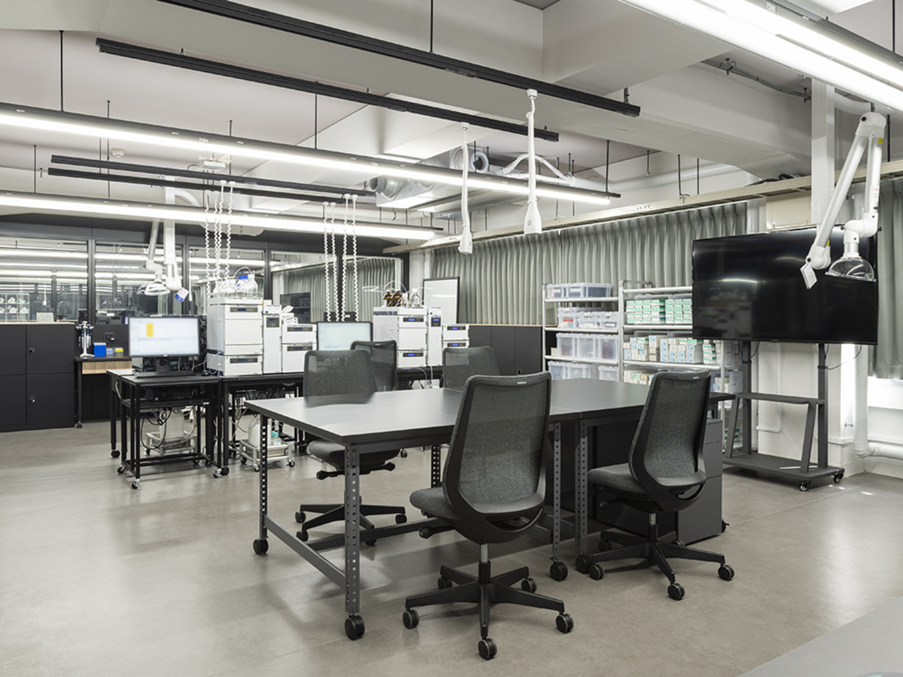 日本分光株式会社 JASCO Solution Lab | 機械 | 研究施設の事例・内装 