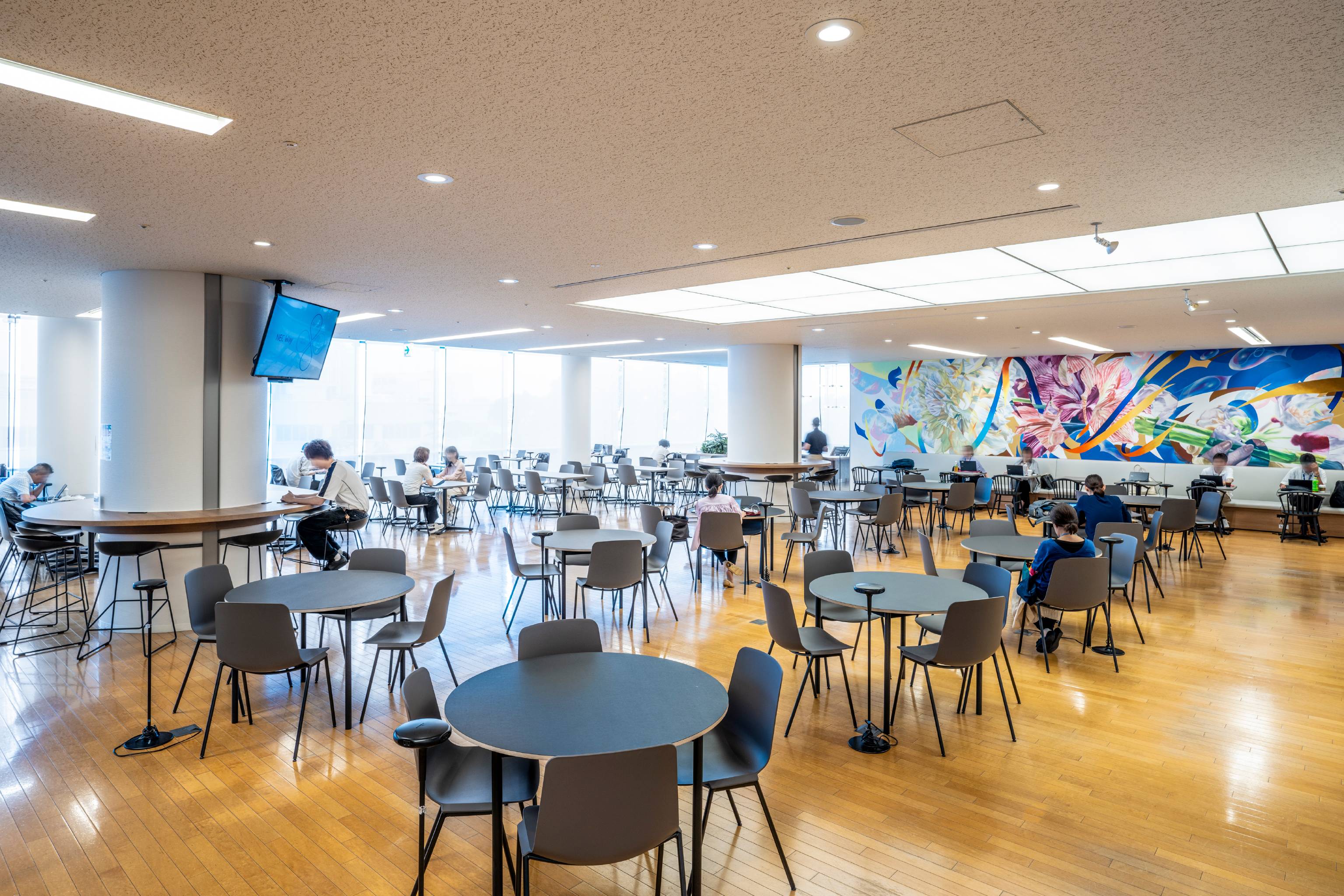 <em>北棟 喫食エリア</em>  NEC （日本電気株式会社） 様
