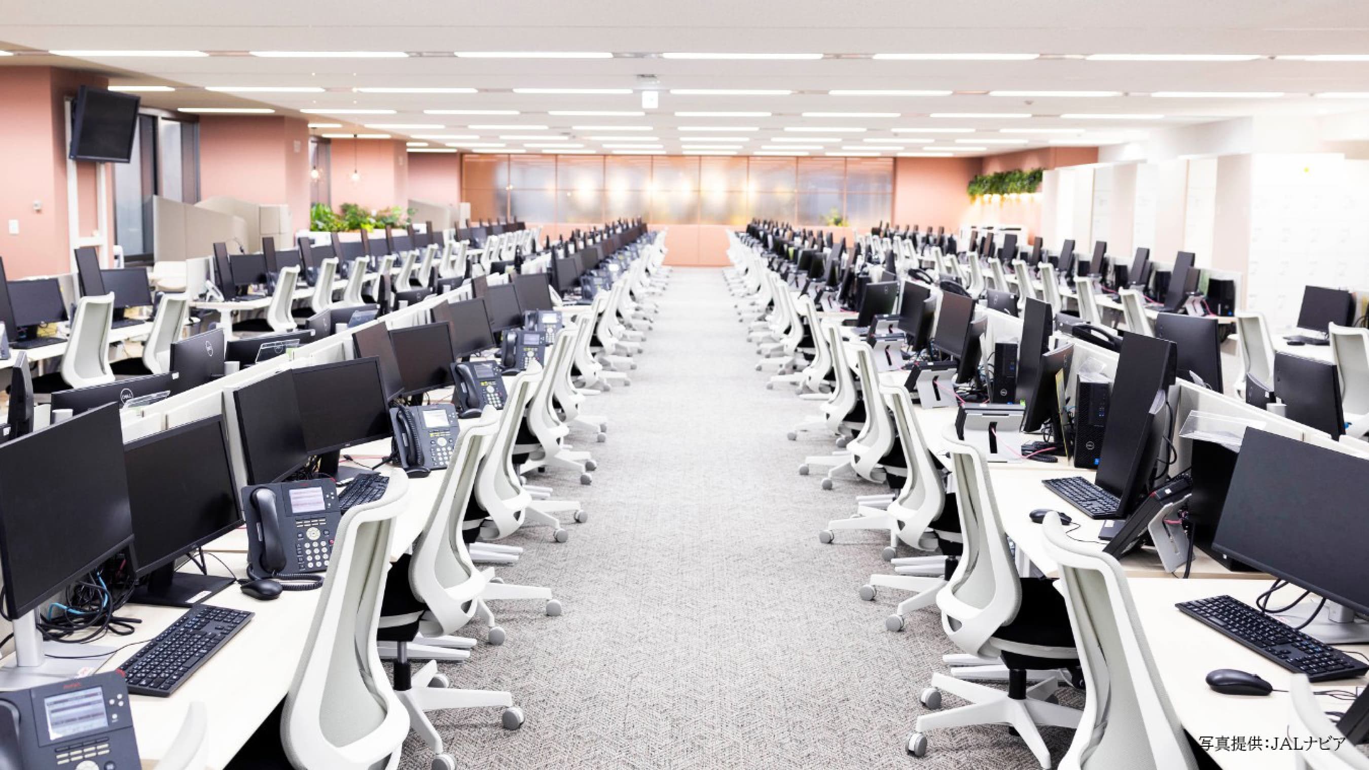 <em>18F執務エリア（受電部門）</em>  株式会社JALナビア 様