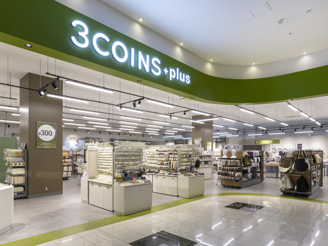 3COINS+plus イオンモール加西北条店 | 専門店（雑貨） | 店舗・商環境の事例・内装・デザイン・レイアウト | 株式会社オカムラ
