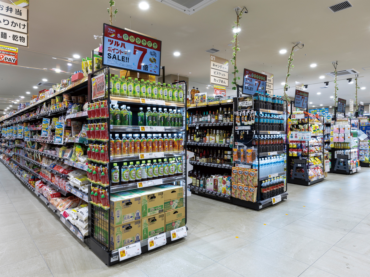 北ツル　まとめ売りソフト6本 ツルハドラッグ 北6条店 | ドラッグストア | 店舗・商環境の事例・内装