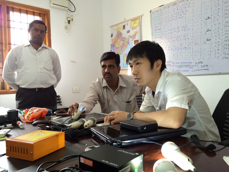 インドの社会的企業に留職する日立製作所のエンジニア