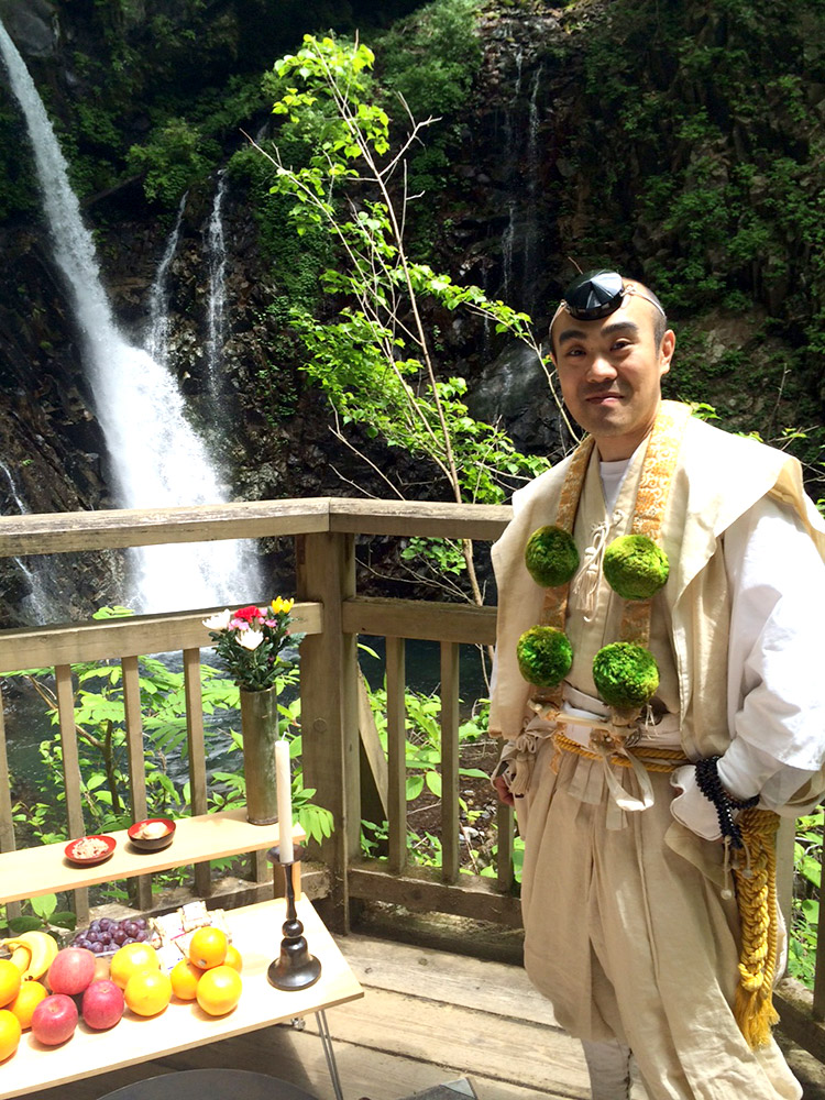 山での修行中の東さん