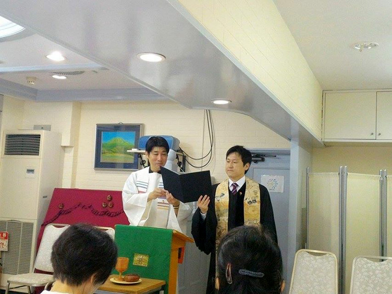 教会の日曜日の礼拝の様子