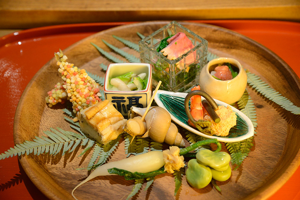 華やぎコースの一部。味も見た目も素晴らしい日本料理