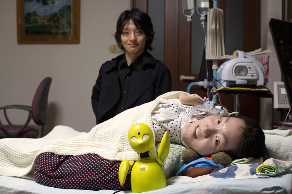 吉藤さんの秘書の番田雄太さん。OriHimeを駆使して盛岡の自宅から仕事をしている