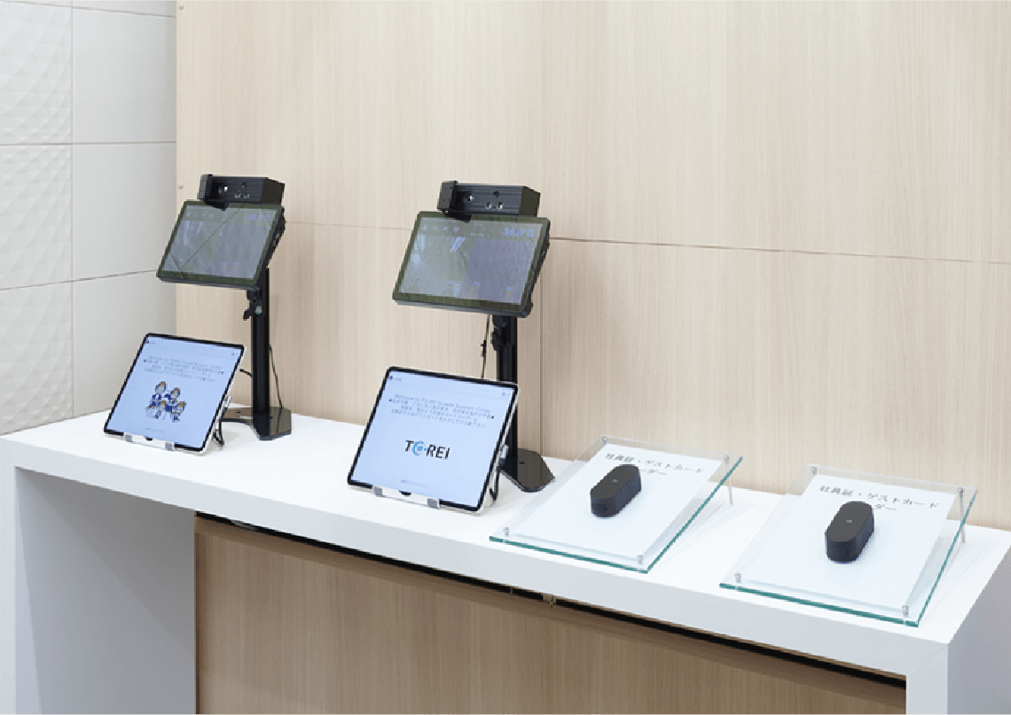 デジタル管理で受付を無人化。必要機能だけを導入し低コストで実現！