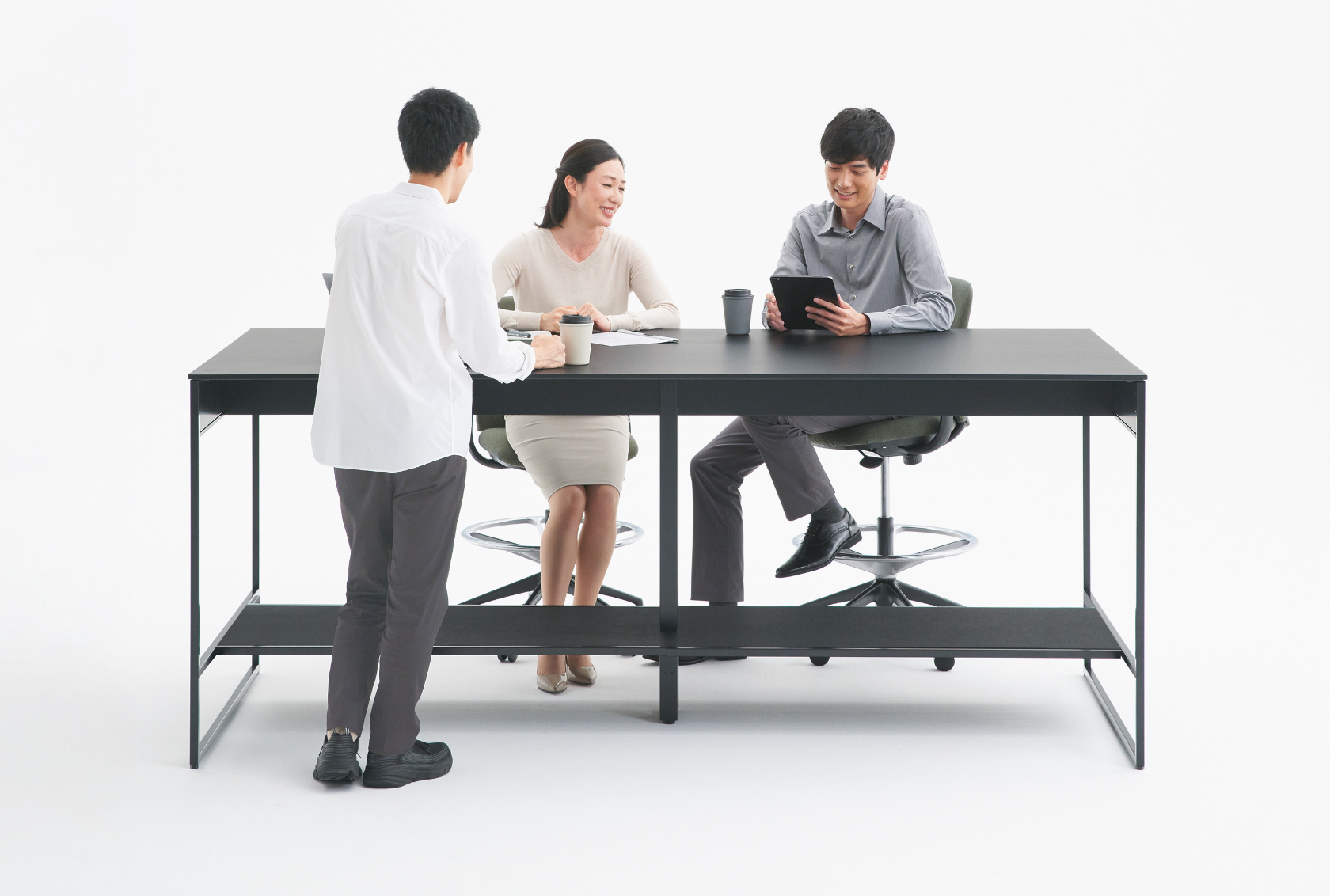 爆買いしたくなる SOLISTE［ソリスト］ 株式会社オカムラ | パソコンデスク