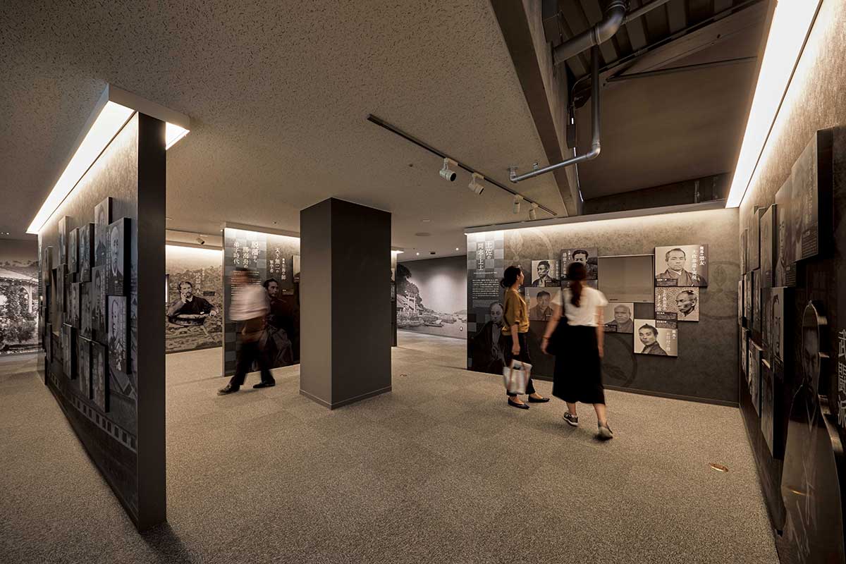 5行目：本館・地下2階の「幕末写真館」。本館で唯一遮光できる空間で、リニューアル前は企画展示空間として使用。